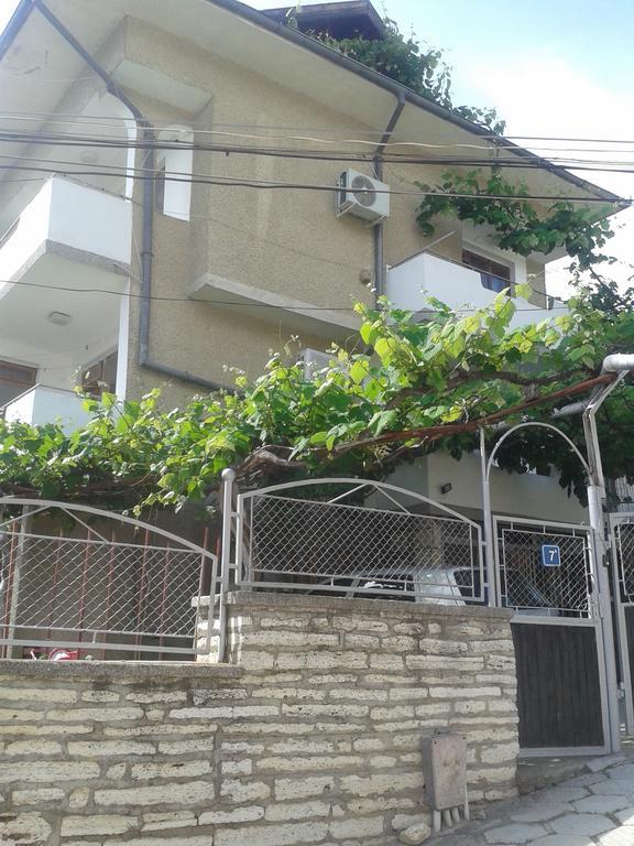 Guest Rooms Radost Balchik Exterior photo